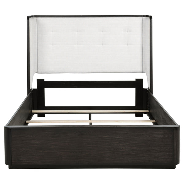 Leandro Wingback Bed